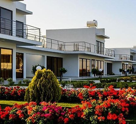 Aparthotel Cosmopolis Multi-Venue Larnaka Exterior foto